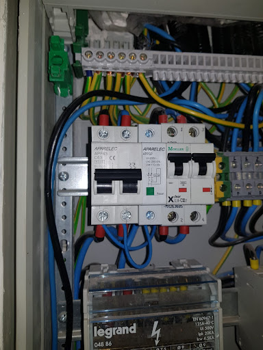 Electricista lampistería fontanero de Santa Coloma