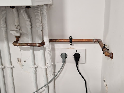 Fontanero, Lampista y electricista