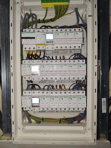 Electricista y fontanero