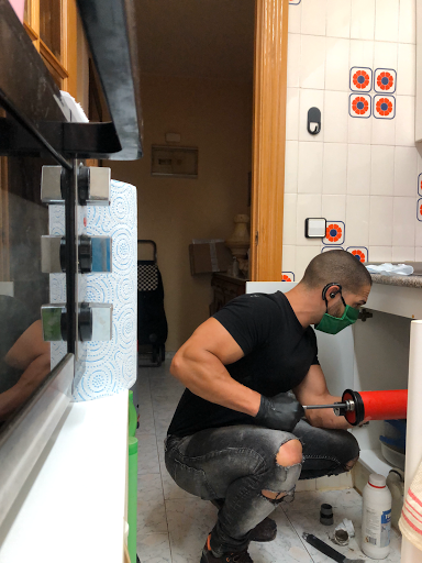 Fontanero en Málaga. Plumbing - Calentadores, Termos de Gas y Atascos de Tuberías